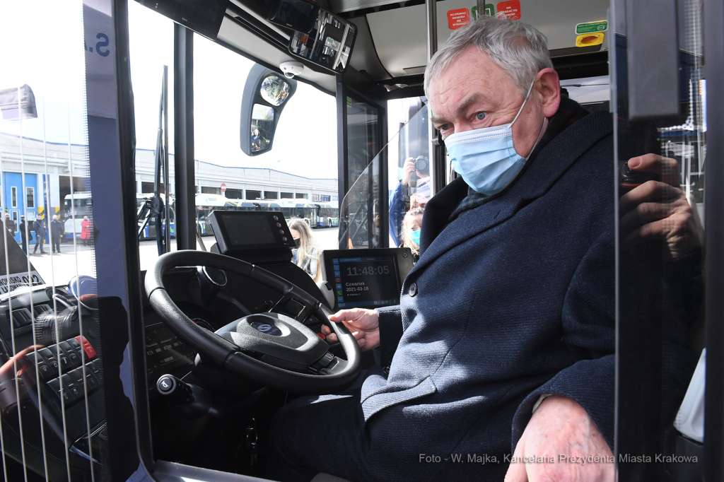16jpg.jpg-przekazanie autobusów elektrycznych  Autor: W. Majka