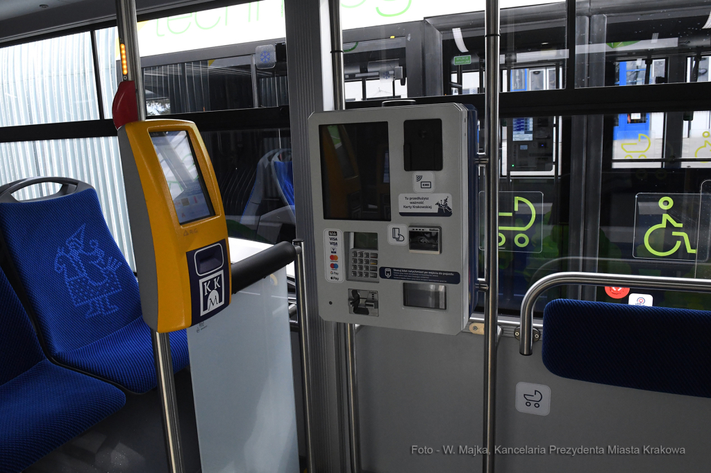 17jpg.jpg-przekazanie autobusów elektrycznych  Autor: W. Majka