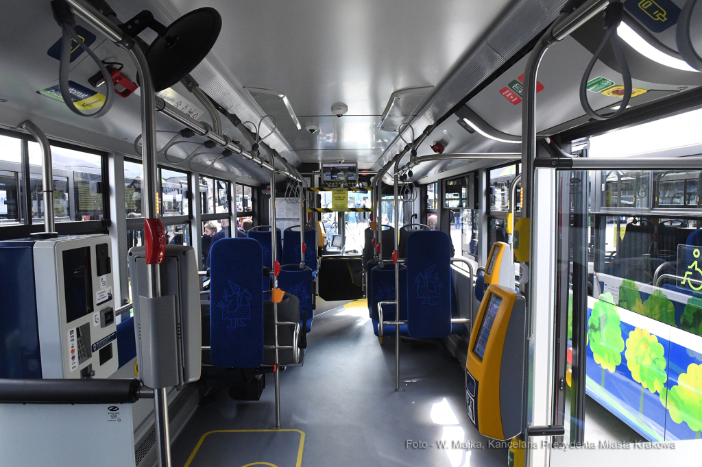 19jpg.jpg-przekazanie autobusów elektrycznych  Autor: W. Majka