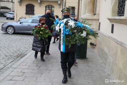 bs_210319_9309.jpg-Złożenie kwiatów w święto patrona Krakowa