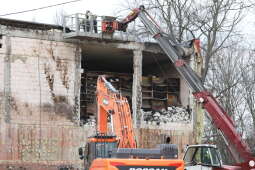 zdjęcie 12.04.2021, 14 16 51.jpg-Rozbiórka uszkodzonych budynków Archiwum UMK