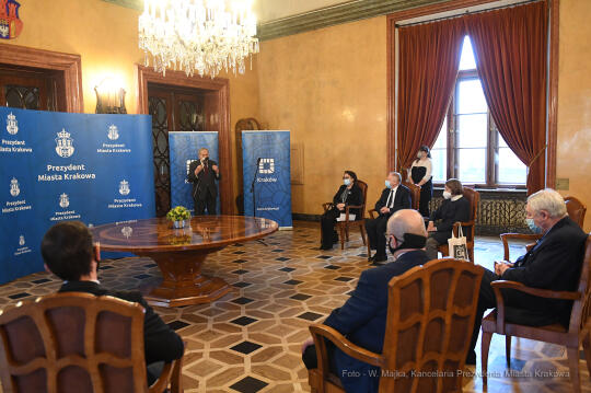 008jpg.jpg-umowa darowizny działek na budowę Krakowskiego Centrum Muzyki