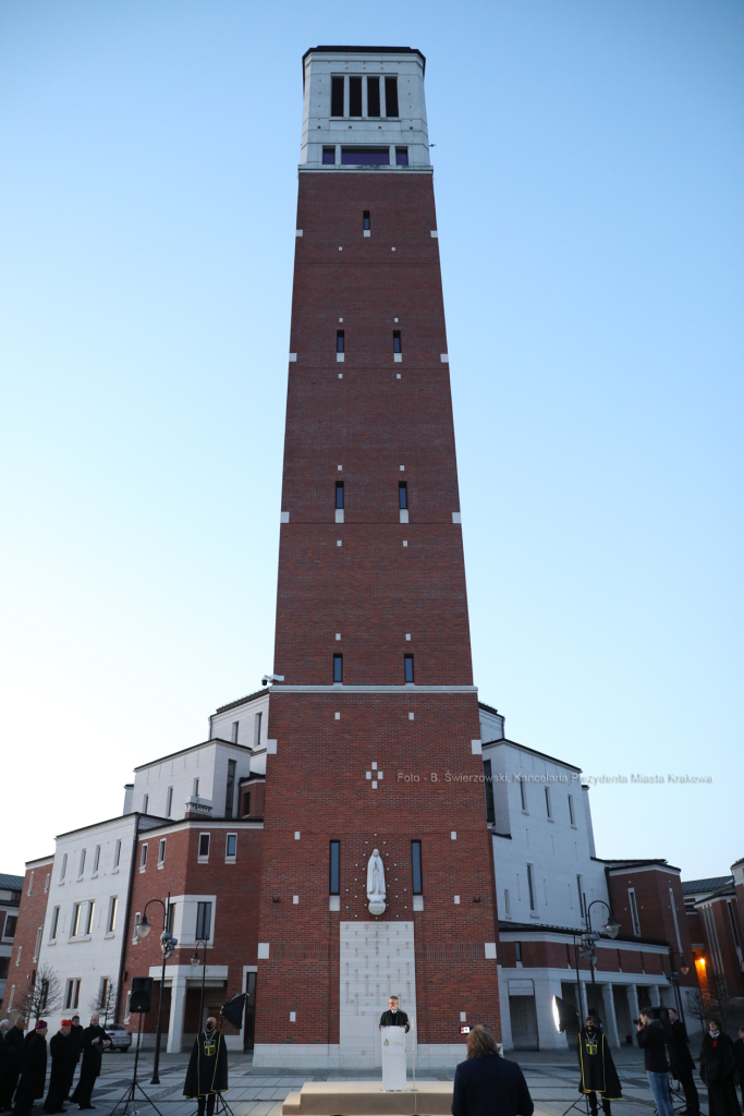 bs_210427_1397.jpg-Centrum JPII, Majchrowski, Iluminacja  Autor: B. Świerzowski