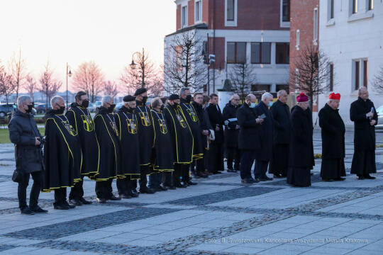 bs_210427_1403.jpg-Centrum JPII, Majchrowski, Iluminacja