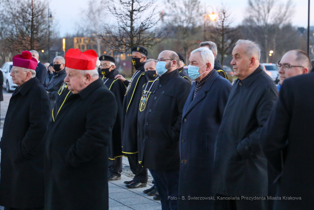 bs_210427_1408.jpg-Centrum JPII, Majchrowski, Iluminacja  Autor: B. Świerzowski