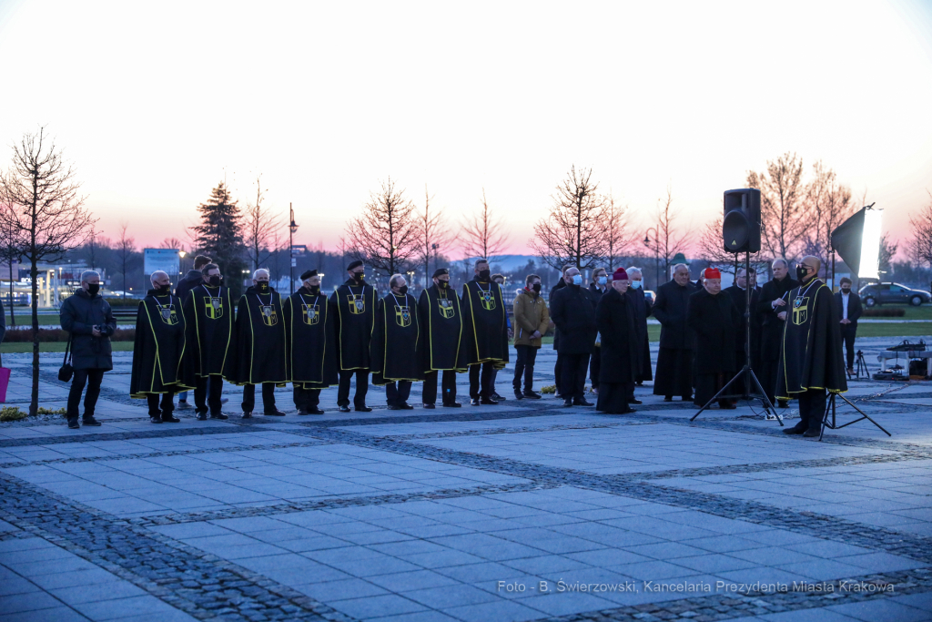 bs_210427_1421.jpg-Centrum JPII, Majchrowski, Iluminacja  Autor: B. Świerzowski