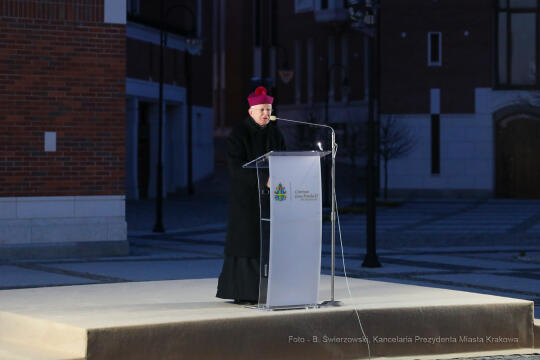 bs_210427_1433.jpg-Centrum JPII, Majchrowski, Iluminacja