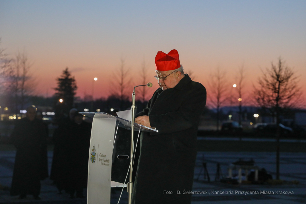 bs_210427_1450.jpg-Centrum JPII, Majchrowski, Iluminacja  Autor: B. Świerzowski