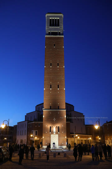 bs_210427_1484.jpg-Centrum JPII, Majchrowski, Iluminacja