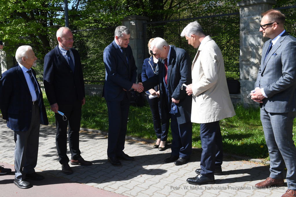 003jpg.jpg-Uroczyste odsłonięcie tabliczki z nazwą skweru dra Stefana Kosińskiego  Autor: W. Majka