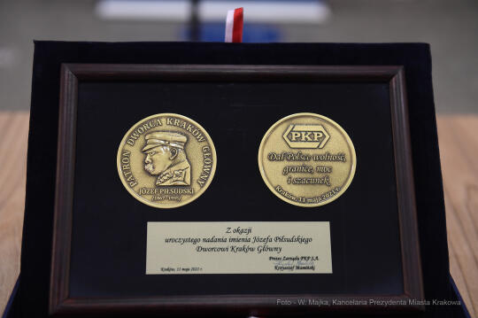 001jpg.jpg-Piłsudski patronem dworca Kraków