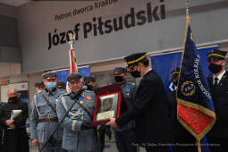 005jpg.jpg-Piłsudski patronem dworca Kraków