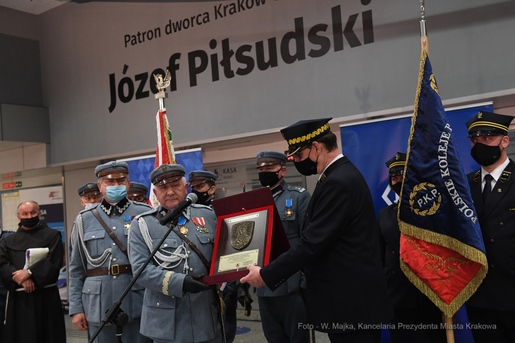 005jpg.jpg-Piłsudski patronem dworca Kraków  Autor: W. Majka