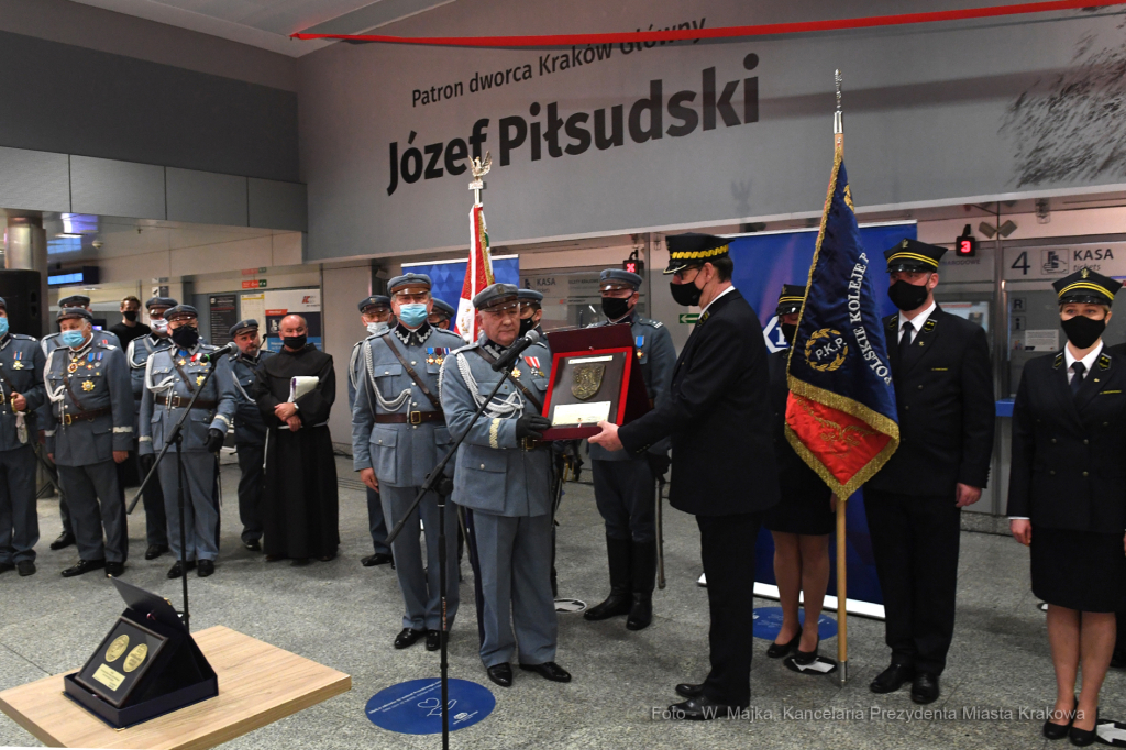 006jpg.jpg-Piłsudski patronem dworca Kraków  Autor: W. Majka