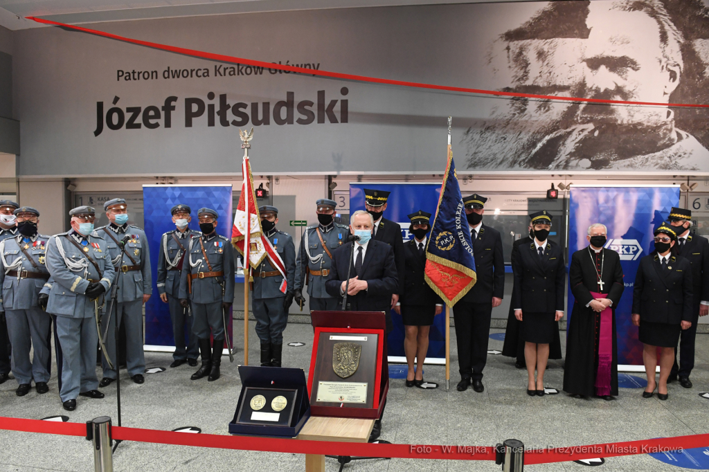 010jpg.jpg-Piłsudski patronem dworca Kraków  Autor: W. Majka
