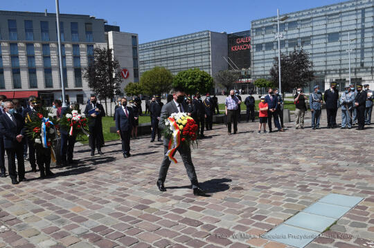 016jpg.jpg-Piłsudski patronem dworca Kraków