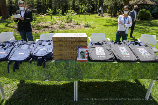 bs_210511_2955.jpg-Hoover Table,Parkowa,Sabatowicz