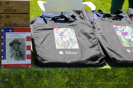 bs_210511_2956.jpg-Hoover Table,Parkowa,Sabatowicz