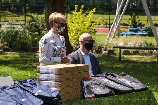 bs_210511_3006.jpg-Hoover Table,Parkowa,Sabatowicz