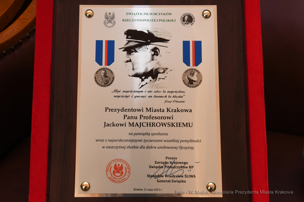 002jpg.jpg-Złoty Krzyż Honorowy Związku Piłsudczyków RP  Autor: W. Majka