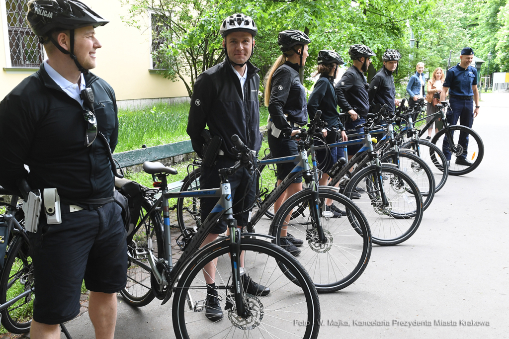 003jpg.jpg-roweru dla Policji  Autor: W. Majka