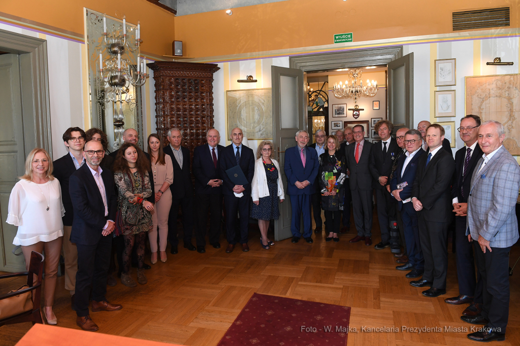 004jpg.jpg-odznaczenie dla konsula Brazylii  Autor: W. Majka