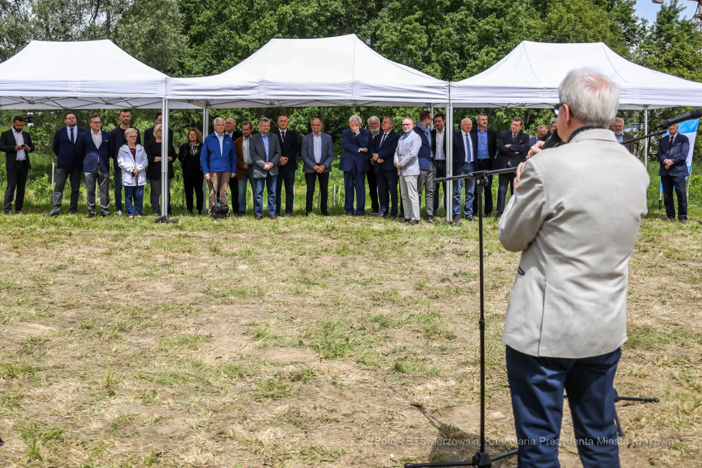 bs_210527_4799.jpg-KHK, Dęby, Majchrowski, Trzmiel  Autor: B. Świerzowski