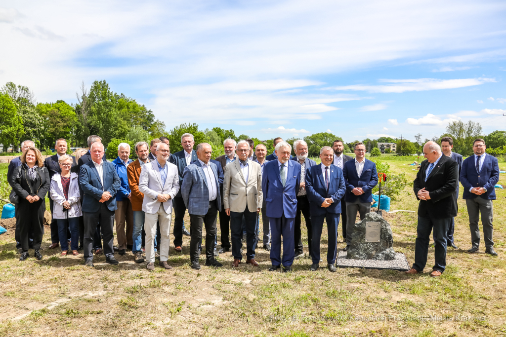 bs_210527_4888.jpg-KHK, Dęby, Majchrowski, Trzmiel  Autor: B. Świerzowski