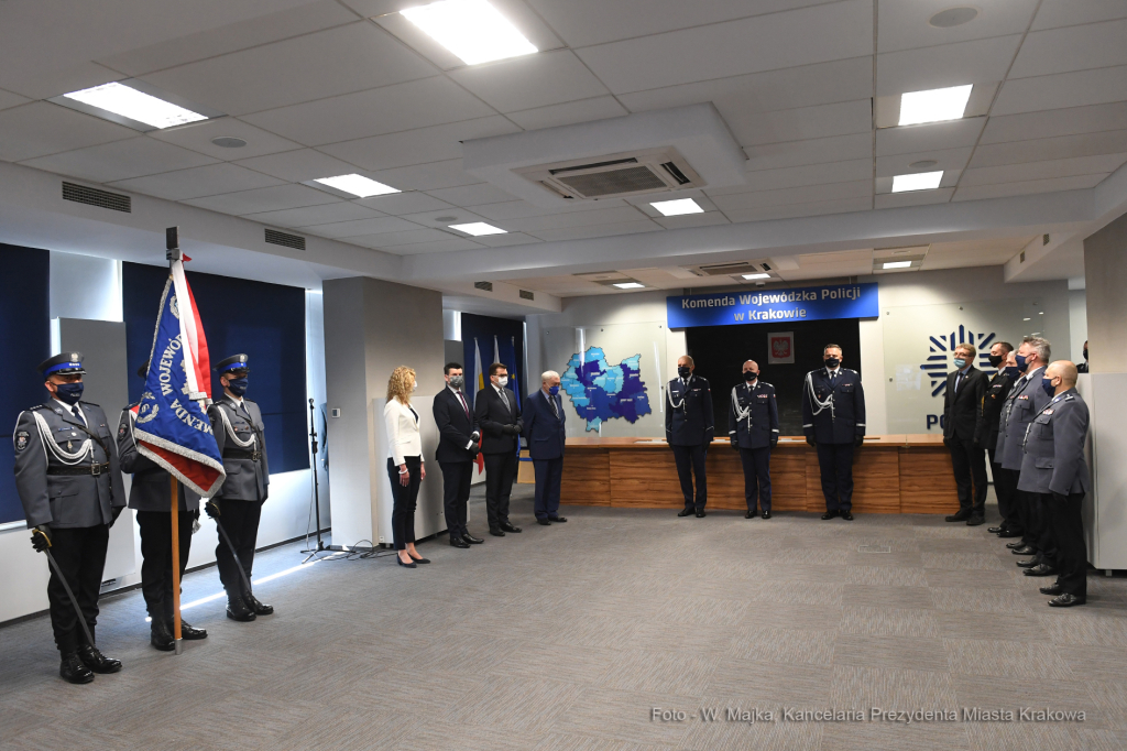 002jpg.jpg-Uroczystość zdania i objęcia obowiązków Komendanta Wojewódzkiego Policji  Autor: W. Majka