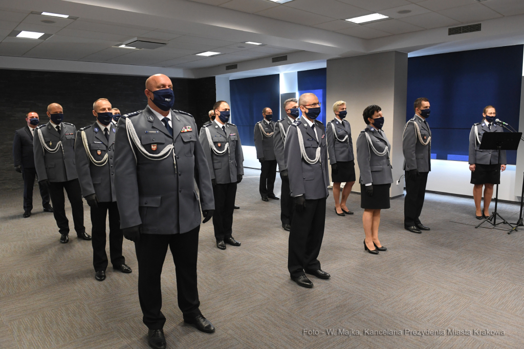 003jpg.jpg-Uroczystość zdania i objęcia obowiązków Komendanta Wojewódzkiego Policji  Autor: W. Majka