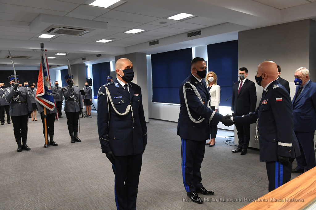 005jpg.jpg-Uroczystość zdania i objęcia obowiązków Komendanta Wojewódzkiego Policji  Autor: W. Majka