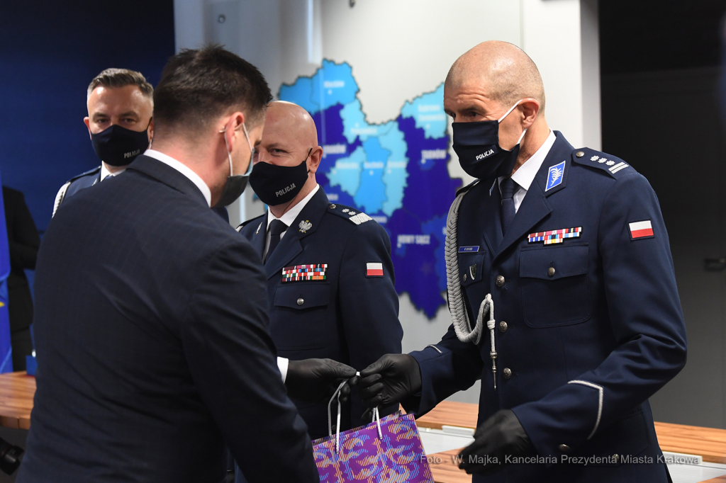 009jpg.jpg-Uroczystość zdania i objęcia obowiązków Komendanta Wojewódzkiego Policji  Autor: W. Majka