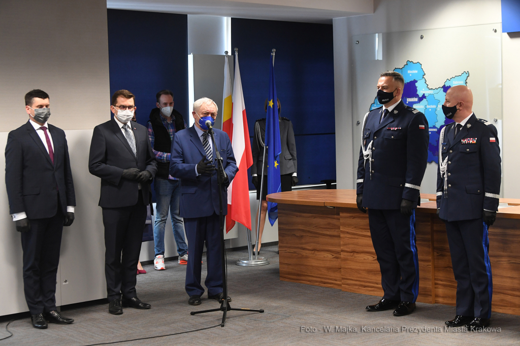 010jpg.jpg-Uroczystość zdania i objęcia obowiązków Komendanta Wojewódzkiego Policji  Autor: W. Majka