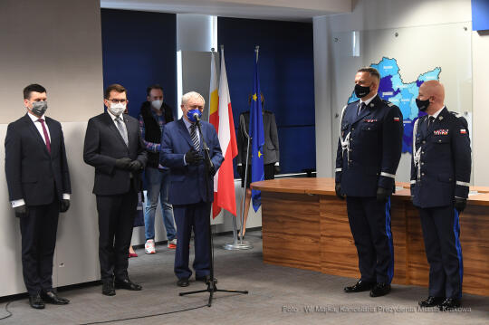 010jpg.jpg-Uroczystość zdania i objęcia obowiązków Komendanta Wojewódzkiego Policji