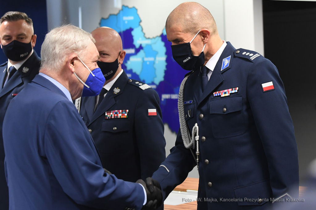 011jpg.jpg-Uroczystość zdania i objęcia obowiązków Komendanta Wojewódzkiego Policji  Autor: W. Majka