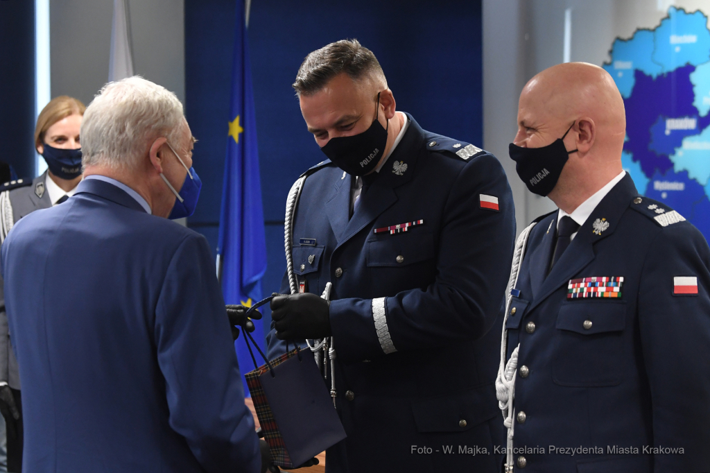 013jpg.jpg-Uroczystość zdania i objęcia obowiązków Komendanta Wojewódzkiego Policji  Autor: W. Majka