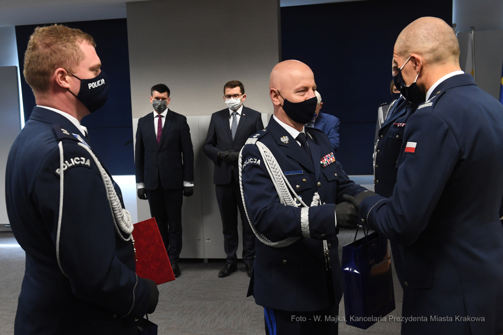 018jpg.jpg-Uroczystość zdania i objęcia obowiązków Komendanta Wojewódzkiego Policji  Autor: W. Majka