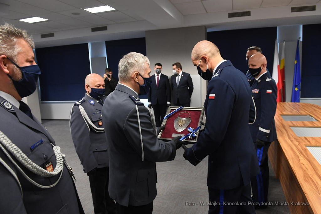 019jpg.jpg-Uroczystość zdania i objęcia obowiązków Komendanta Wojewódzkiego Policji  Autor: W. Majka
