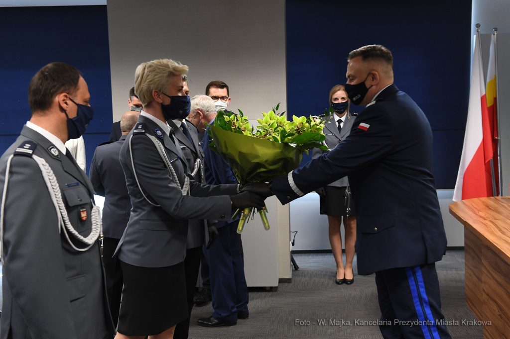 021jpg.jpg-Uroczystość zdania i objęcia obowiązków Komendanta Wojewódzkiego Policji  Autor: W. Majka