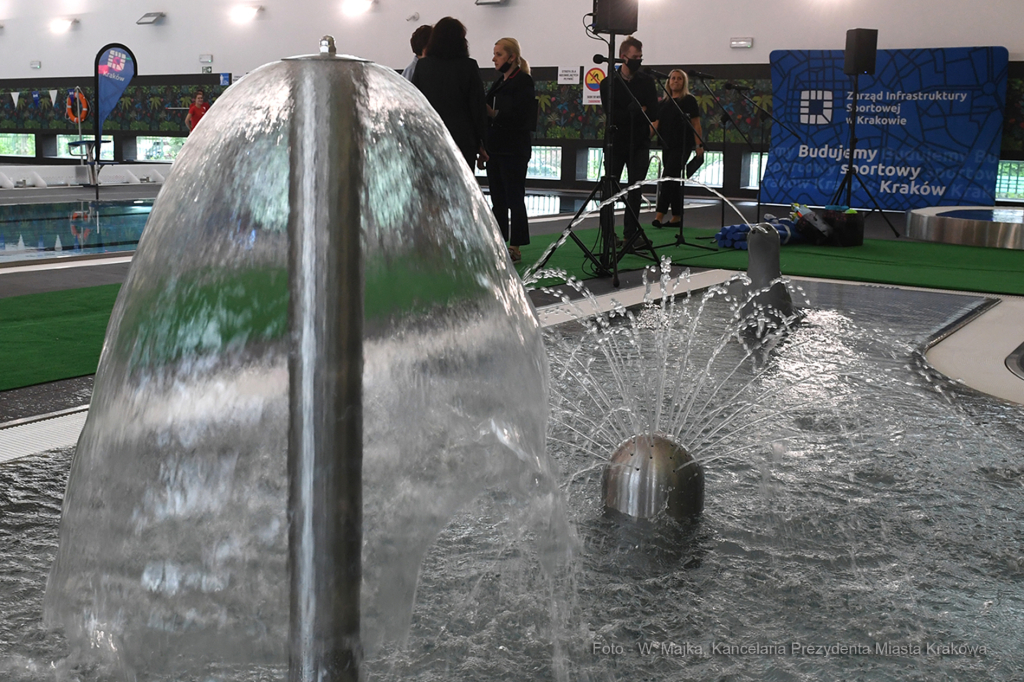 005jpg.jpg-Otwarcie basenu przy Szkole Podstawowej nr 155  Autor: W. Majka