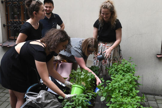 012jpg.jpg-Otwarcie ogrodu społecznego