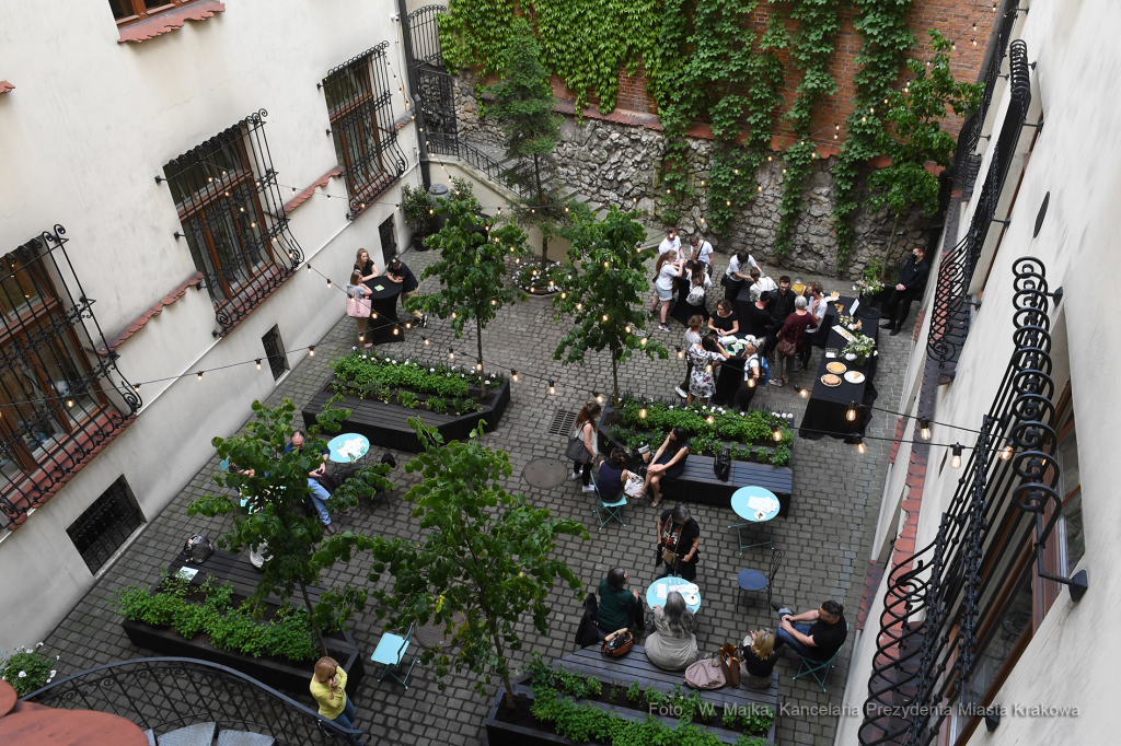 014jpg.jpg-Otwarcie ogrodu społecznego  Autor: W. Majka