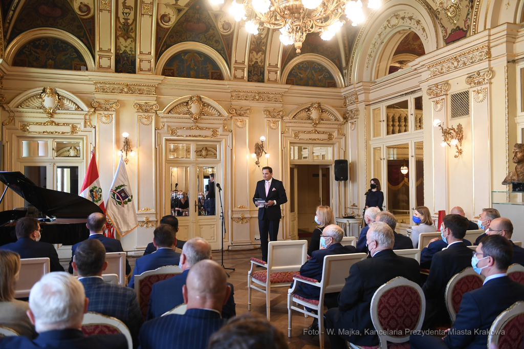 002jpg.jpg-Otwarcie Konsulatu Peru  Autor: W. Majka