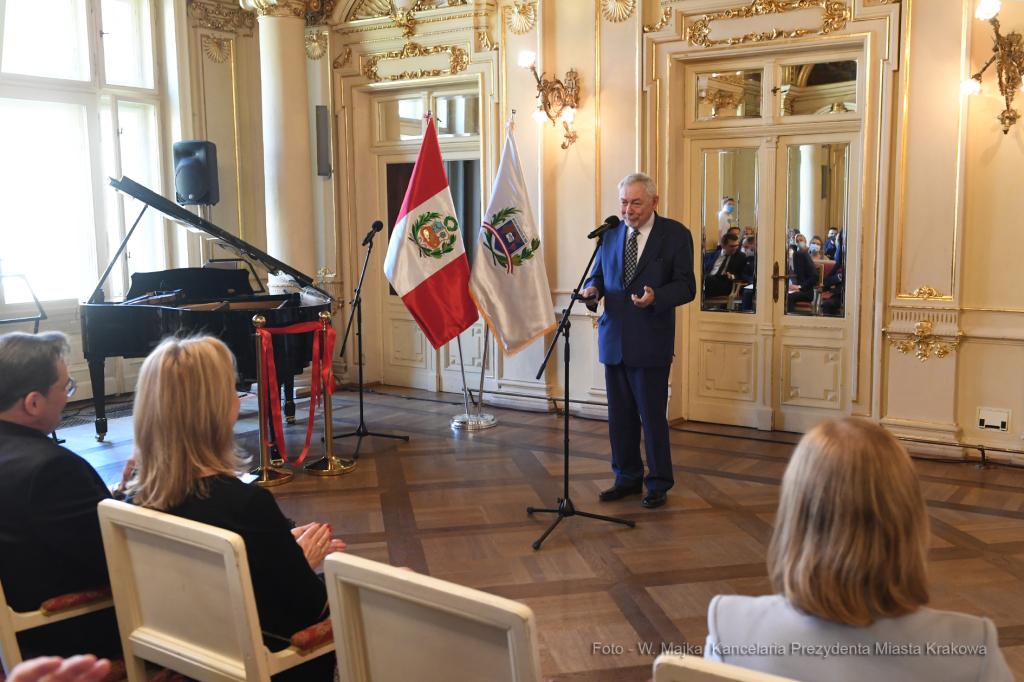 012jpg.jpg-Otwarcie Konsulatu Peru  Autor: W. Majka