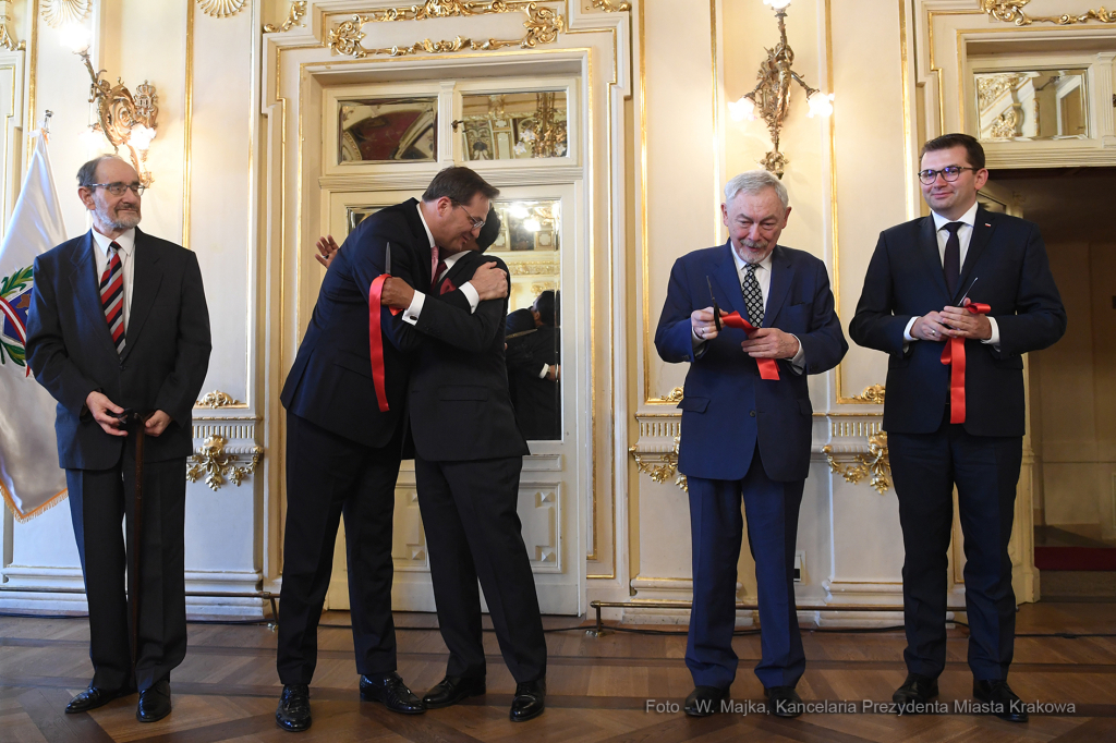 017jpg.jpg-Otwarcie Konsulatu Peru  Autor: W. Majka