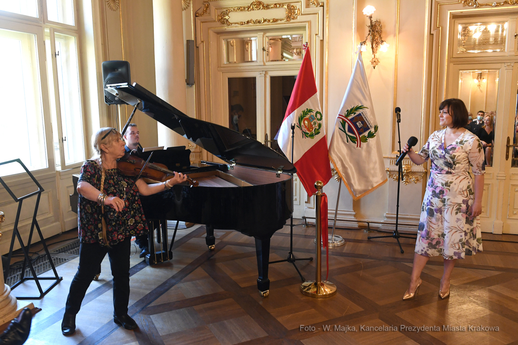 018jpg.jpg-Otwarcie Konsulatu Peru  Autor: W. Majka