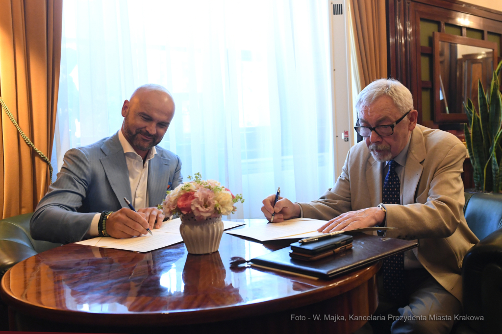 001jpg.jpg-InPost  Autor: W. Majka