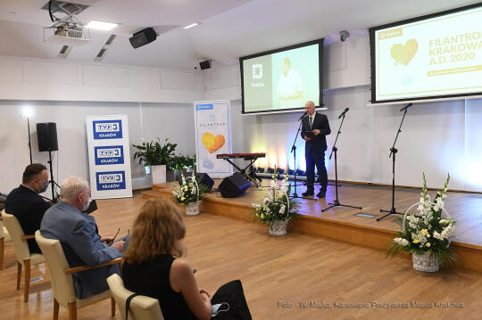 033jpg.jpg-Filantrop