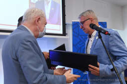 066jpg.jpg-Filantrop