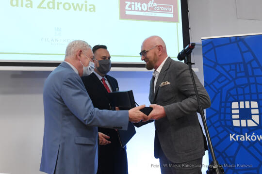 1212jpg.jpg-Filantrop